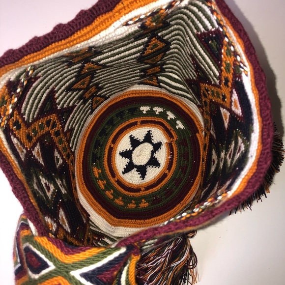 Authentic Handmade Colombian Wayuu Handbag - Picture 3 of 5